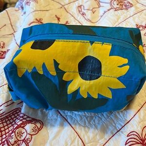 EUC Baggu Dopp Kit in discontinued Sunflower print
